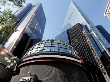 En la jornada, el peso mexicano se apreció un 0.7 % frente al dólar, al cotizar en 18.38 unidades por billete verde, frente a los 18.51 en la jornada anterior, según datos del Banco de México. EFE / ARCHIVO