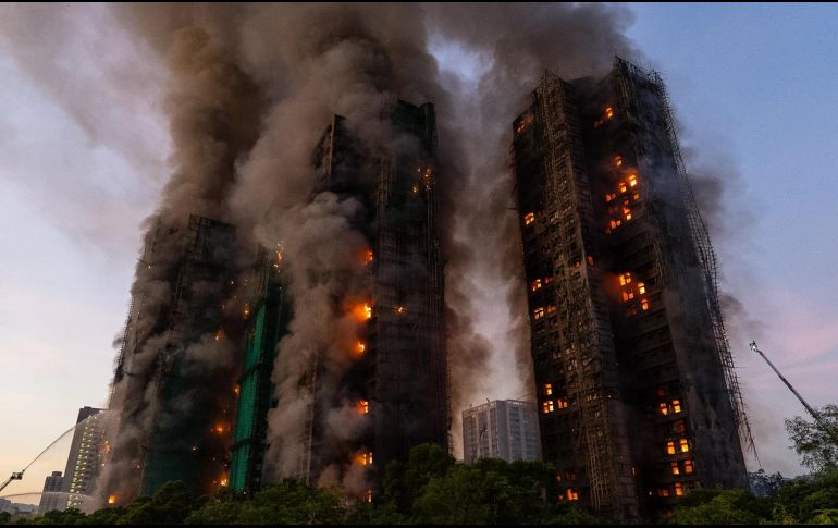Nueve personas fueron declaradas muertas en el lugar y otras cuatro que fueron enviadas al hospital fueron confirmadas muertas posteriormente. AP / C. LONG