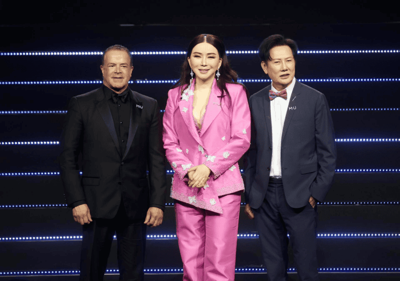 El presidente de Miss Universo, Raúl Rocha Cantú (i). EFE / ARCHIVO