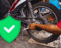 La presión ideal para las llantas de una moto siempre será la que se indique en el manual de usuario. ESPECIAL / CANVA