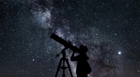 En cada edición, estudiantes y maestros comparten propuestas para observar el cielo y comprender los fenómenos astronómicos que nos rodean. PEXELS/ESPECIAL