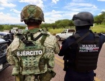 La Secretaría de Seguridad Pública aún no emite ninguna recomendación para las personas que transitan por esta zona, donde se mantiene un fuerte cordón de seguridad para capturar a los civiles armados. ESPECIAL