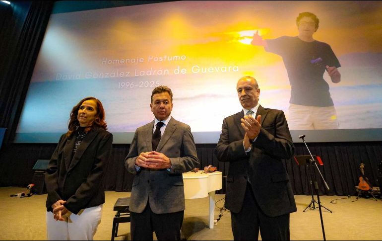 El homenaje concluyó con la proyección del documental 