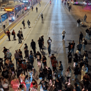 Vecinos de Tlaquepaque bloquean Periférico Sur por estación pendiente de Mi Macro