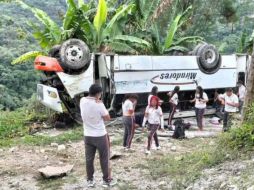 Una estudiante perdió la vida y 25 más resultaron heridas tras la volcadura de un autobús de pasajeros en el municipio de Emiliano Zapata, en la zona conurbada de Xalapa, capital de Veracruz. ESPECIAL