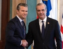 El presidente dominicano, Luis Abinader (derecha), sostuvo un encuentro con el secretario de Guerra estadounidense, Pete Hegseth. EFE/O. Barría