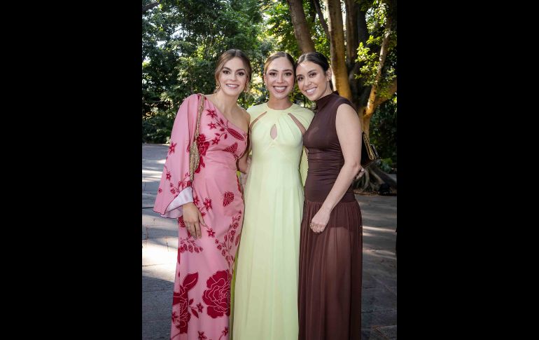 Valeria Marín, Paula García y Kenia Padrón. GENTE BIEN JALISCO / Boda de Roxana Lorena González Lladó y Patricio Daniel Olvera Eguiza