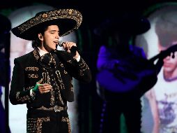 Alex señaló que, aunque antes de sus shows Alejandro suele beber una copa de alcohol o, en su defecto, una taza de té, esto no afecta su desempeño en el escenario. AFP / ARCHIVO