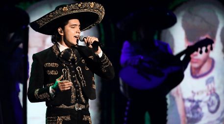 Alex señaló que, aunque antes de sus shows Alejandro suele beber una copa de alcohol o, en su defecto, una taza de té, esto no afecta su desempeño en el escenario. AFP / ARCHIVO