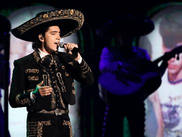 Alex señaló que, aunque antes de sus shows Alejandro suele beber una copa de alcohol o, en su defecto, una taza de té, esto no afecta su desempeño en el escenario. AFP / ARCHIVO