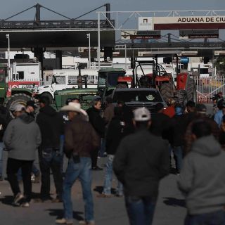 Tras reunión con Segob, transportistas y productores levantarán bloqueos carreteros