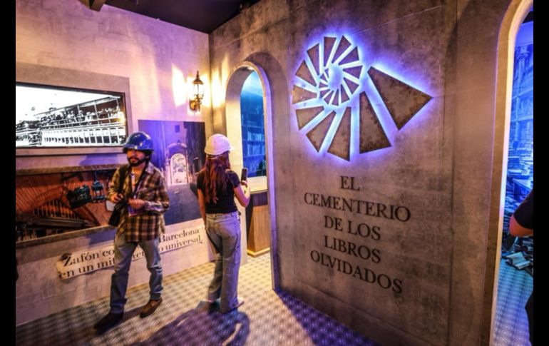 El homenaje no pretende reconstruir un museo, sino provocar una experiencia emocional, casi sensorial, que permita al lector reencontrarse con el autor y con la ciudad que lo acompañó en su obra como una presencia constante. EL INFORMADOR/ A. Navarro