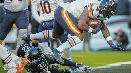 Chicago sumó más de 280 yardas terrestres ante unos Eagles que están en crisis. AP