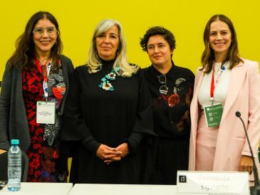 Ana Laura Rascón, Sandra Solares, Mónica Lozano y Fernanda Eguiarte reflexionaron sobre cómo las adaptaciones literarias están renovando la representación compleja y auténtica de las mujeres en pantalla. EL INFORMADOR/ A. NAVARRO.