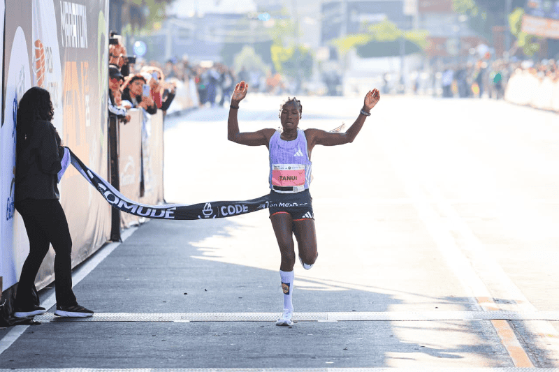 La keniana Euliter Jepchirchir Tanui se llevó el primer lugar con un tiempo de 2:38:17.  EL INFORMADOR/J. Acosta