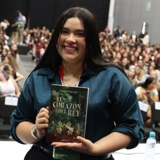 Karine Bernal Lobo reina sobre la FIL: confesiones, risas y misterio en torno a 'Rey 3. El corazón del rey'