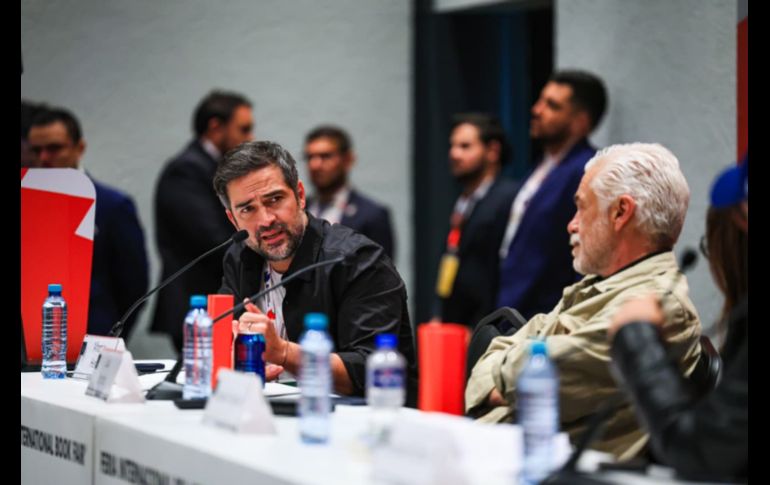 Sobre el escenario estaban Luis Estrada —director que ha construido una filmografía crítica y feroz sobre el país—, Alfonso Herrera, protagonista de 