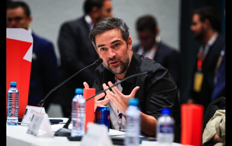 Sobre el escenario estaban Luis Estrada —director que ha construido una filmografía crítica y feroz sobre el país—, Alfonso Herrera, protagonista de 