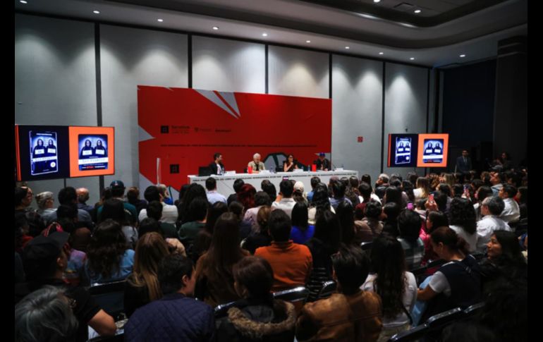 Sobre el escenario estaban Luis Estrada —director que ha construido una filmografía crítica y feroz sobre el país—, Alfonso Herrera, protagonista de 