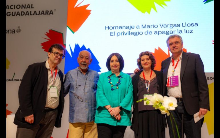 En la FIL Guadalajara se realizó la mesa “Homenaje a Mario Vargas Llosa: El privilegio de apagar la luz”, un encuentro en el que Javier Cercas, Leonardo Padura, Pilar Reyes y Marisol Schulz Manaut repasaron su relación profesional y personal con el autor. EL INFORMADOR / A. Navarro