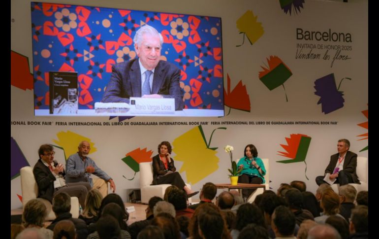 En la FIL Guadalajara se realizó la mesa “Homenaje a Mario Vargas Llosa: El privilegio de apagar la luz”, un encuentro en el que Javier Cercas, Leonardo Padura, Pilar Reyes y Marisol Schulz Manaut repasaron su relación profesional y personal con el autor. EL INFORMADOR / A. Navarro