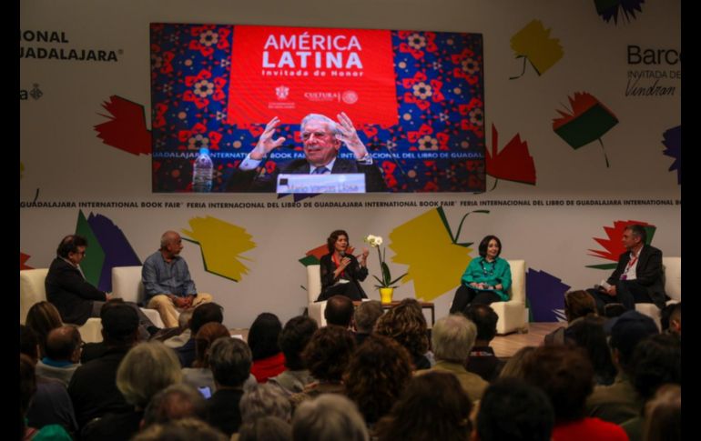 En la FIL Guadalajara se realizó la mesa “Homenaje a Mario Vargas Llosa: El privilegio de apagar la luz”, un encuentro en el que Javier Cercas, Leonardo Padura, Pilar Reyes y Marisol Schulz Manaut repasaron su relación profesional y personal con el autor. EL INFORMADOR / A. Navarro