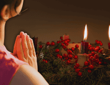 El elemento central de la Corona son sus cuatro velas de Adviento, cuyos colores siguen la tradición litúrgica. ESPECIAL / CANVA