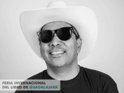 Carlos Velázquez afirma que sus historias ofrecen algo distinto: personajes vivos, escenarios insólitos y un sentido del humor que escapa a las tendencias literarias del tremendismo. ESPECIAL