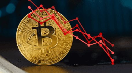 la inversión en bitcoin su principal enfoque de negocio, fueron golpeadas por la venta masiva del lunes. ESPECIAL