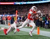 Los Patriots alcanzan una marca de 11-2, dejando a los Giants hundidos en un 2-11. AP/ C. Krupa.