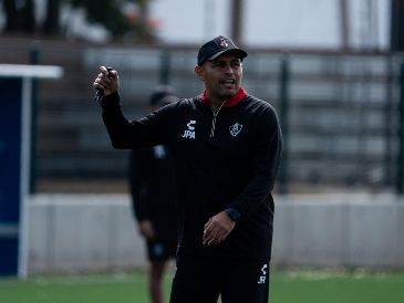 Juan Pablo Alfaro Guzmán asume el reto de dirigir a las Rojinegras como sucesor de Roberto Medina. CORTESÍA.