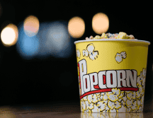 La cartelera no sólo estará llena de nuevas películas, también habrá el reestreno de una película clásica. /CANVA