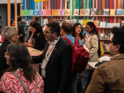 La venta nocturna no solo representa un horario extendido, sino también una oportunidad de adquirir libros con descuentos. INSTAGRAM/FIL