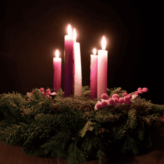 Navidad 2025: ¿Qué elementos conforman una Corona de Adviento?