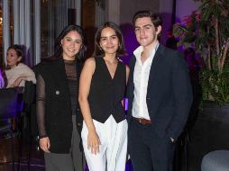 Sofía Gama, Camila Aguirre y Emilio Hernández. GENTE BIEN JALISCO / Coctel navideño de JW Marriot