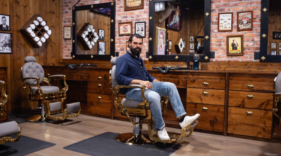 Claudio de Angelis fue uno de los invitados especiales a la inauguración de la Barberia Wellington en Puerta de Hierro. GENTE BIEN JALISCO / Revista del 5 de diciembre 2025