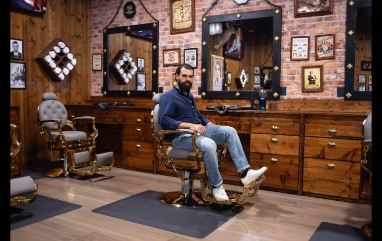 Claudio de Angelis fue uno de los invitados especiales a la inauguración de la Barberia Wellington en Puerta de Hierro. GENTE BIEN JALISCO / Revista del 5 de diciembre 2025