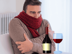 Beber alcohol cuando hace frío para intentar calentarnos produce el efecto contrario. ESPECIAL / CANVA