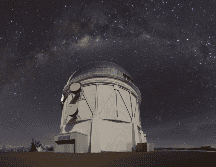 Una solución a la contaminación lumínica podría ser desplegar satélites en órbitas más bajas que las de los telescopios. EFE / ARCHIVO