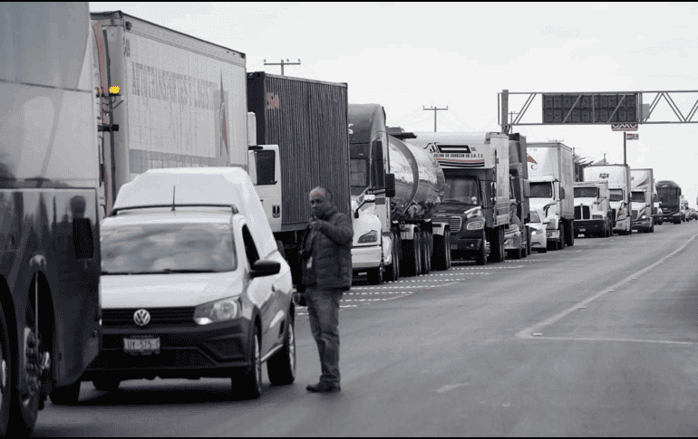 Manifestantes continuarán con el bloqueo durante este día y hasta que se tenga una negociación favorable en el tema de la Ley de Aguas. SUN / ARCHIVO