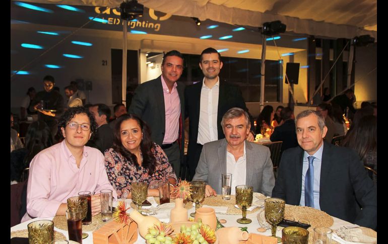 Diego Pérez, Carlos Ousset, Andrés Joya, María Esthela Flores, Sergio Talancon y Javier Tena. GENTE BIEN JALISCO / E. Escamilla