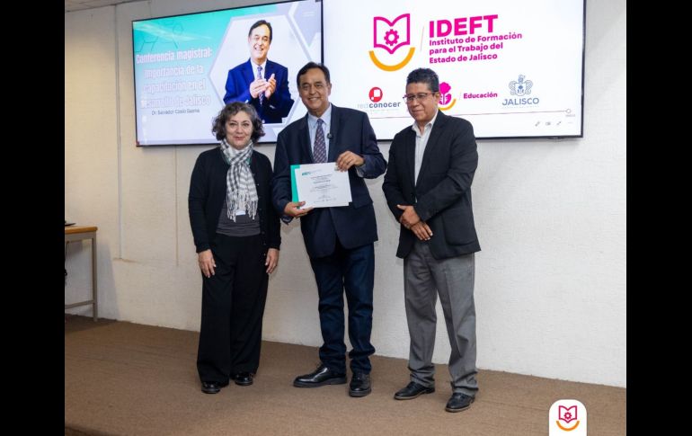 Gaona invitó a los estudiantes a explorar la amplia oferta educativa del IDEFT. CORTESÍA
