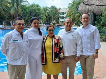 Integrantes del Consejo de Grupo Lomas, con Samantha Frachey y Dolores López Lira al Centro. EL INFORMADOR / F. GONZÁLEZ