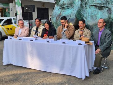 Parte de la decoración incluye la colocación de ornato en el Centro Histórico tapatío e invitar a disfrutar de un ambiente navideño. EL INFORMADOR / M. Hernández