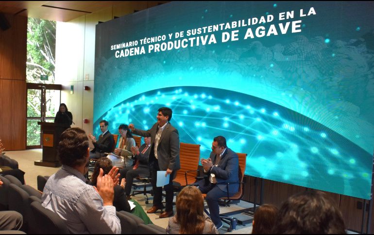 El presidente del CRT, Aurelio López Rocha, destacó que la agroindustria tequilera es consciente de que los procesos productivos actuales exigen nuevos retos. ESPECIAL