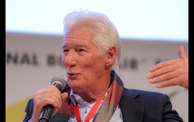 Richard Gere saludó al público en la FIL Guadalajara, donde su presencia generó aplausos y emoción entre los asistentes del programa FIL Pensamiento. EL INFORMADOR / A. Navarro