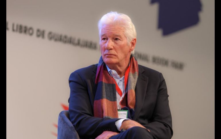 Richard Gere saludó al público en la FIL Guadalajara, donde su presencia generó aplausos y emoción entre los asistentes del programa FIL Pensamiento. EL INFORMADOR / A. Navarro