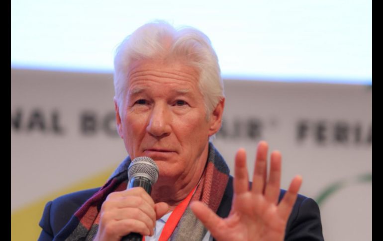 Richard Gere saludó al público en la FIL Guadalajara, donde su presencia generó aplausos y emoción entre los asistentes del programa FIL Pensamiento. EL INFORMADOR / A. Navarro