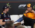 Max Verstappen(Red Bull) y Lando Norris (McLaren) durante una conferencia de prensa previa al GRan Premio de Abu Dhabi. EFE/A. Haider