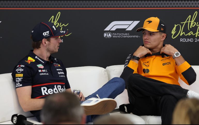 Max Verstappen(Red Bull) y Lando Norris (McLaren) durante una conferencia de prensa previa al GRan Premio de Abu Dhabi. EFE/A. Haider